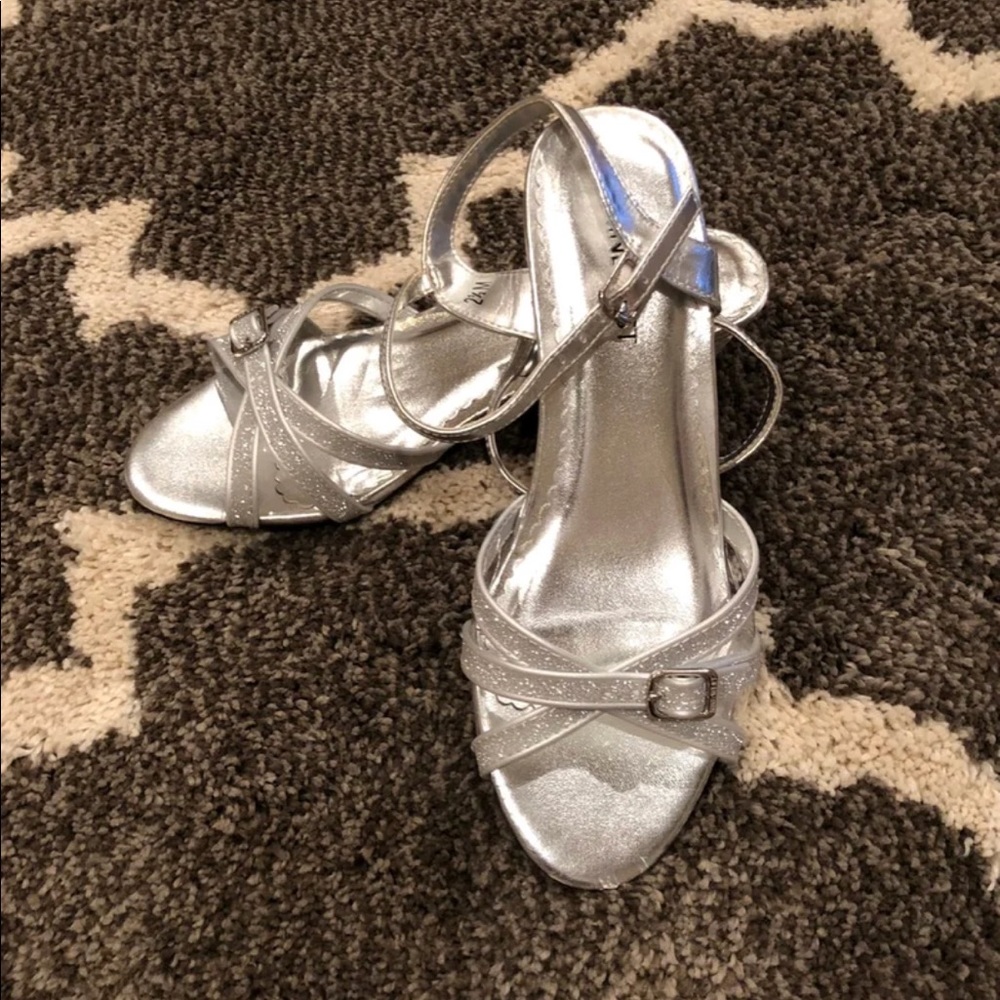 Girls Silver Heels Nine West Size 2.5